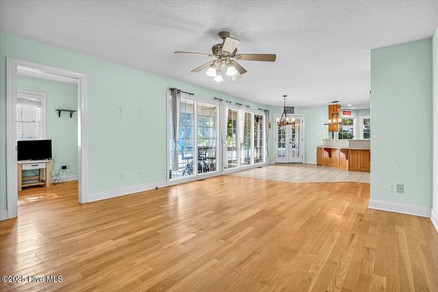 814 Canal Cove Road, Lake Waccamaw, NC 28450