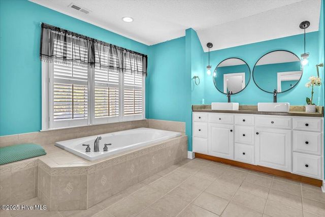 814 Canal Cove Road, Lake Waccamaw, NC 28450