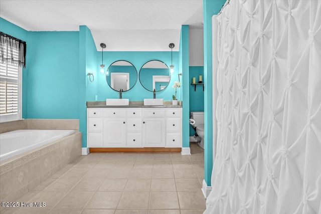 814 Canal Cove Road, Lake Waccamaw, NC 28450