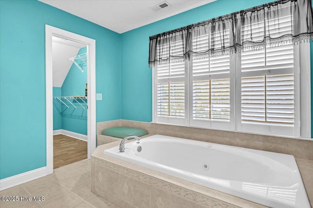 814 Canal Cove Road, Lake Waccamaw, NC 28450