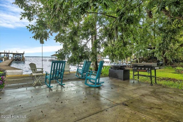 814 Canal Cove Road, Lake Waccamaw, NC 28450