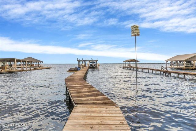 814 Canal Cove Road, Lake Waccamaw, NC 28450