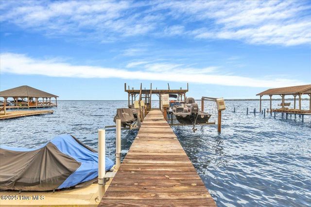 814 Canal Cove Road, Lake Waccamaw, NC 28450