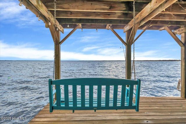 814 Canal Cove Road, Lake Waccamaw, NC 28450