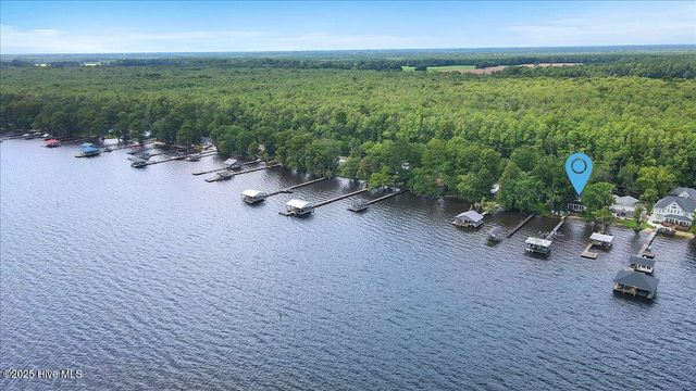 814 Canal Cove Road, Lake Waccamaw, NC 28450