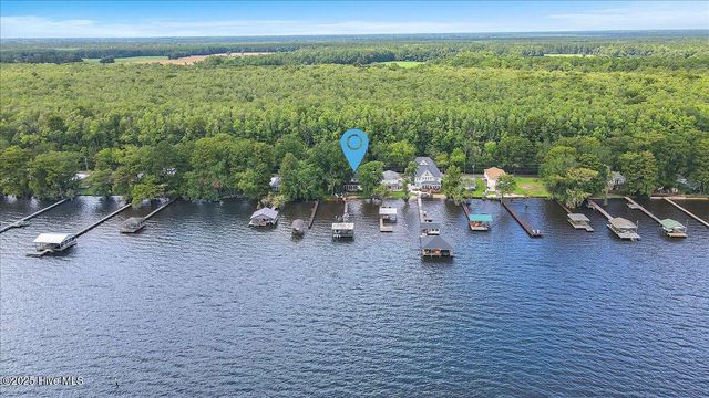 814 Canal Cove Road, Lake Waccamaw, NC 28450