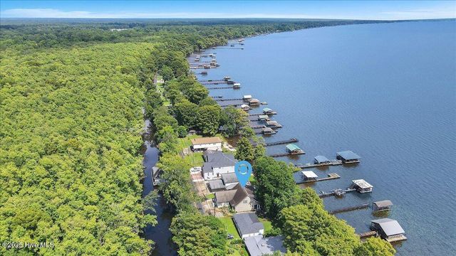 814 Canal Cove Road, Lake Waccamaw, NC 28450