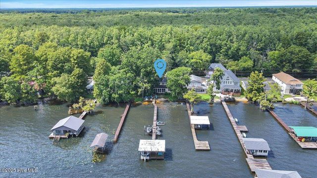 814 Canal Cove Road, Lake Waccamaw, NC 28450