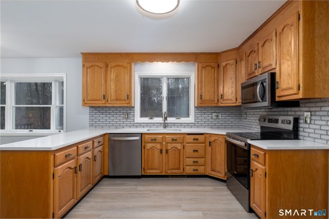 90 Fenn Road, Middlebury, CT 06762