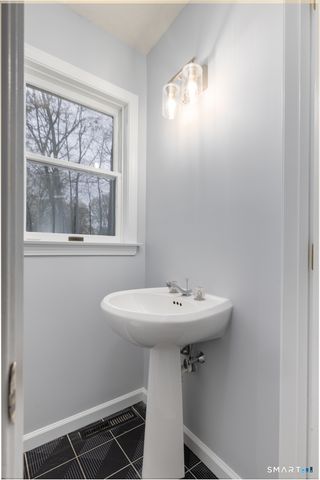 90 Fenn Road, Middlebury, CT 06762