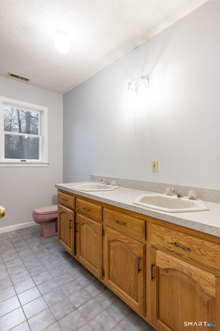 90 Fenn Road, Middlebury, CT 06762