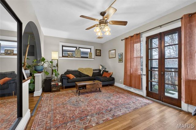 4958 Tholozan Avenue, St Louis, MO 63109