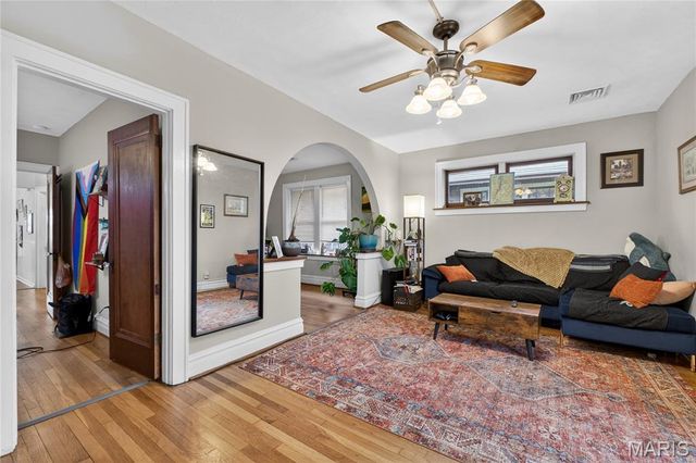 4958 Tholozan Avenue, St Louis, MO 63109