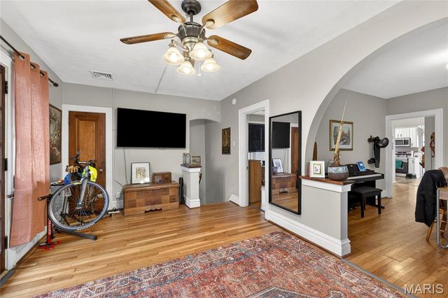 4958 Tholozan Avenue, St Louis, MO 63109