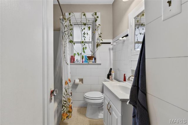 4958 Tholozan Avenue, St Louis, MO 63109