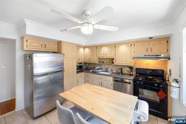 33 Mattocks Place, Closter, NJ 07624