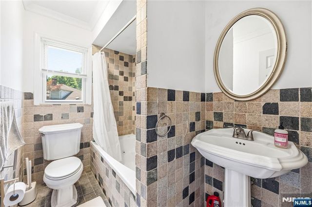 33 Mattocks Place, Closter, NJ 07624