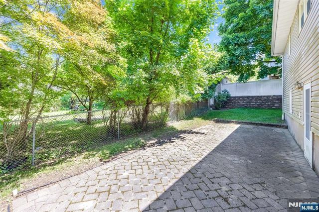 33 Mattocks Place, Closter, NJ 07624