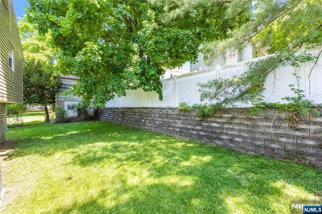 33 Mattocks Place, Closter, NJ 07624