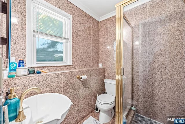 33 Mattocks Place, Closter, NJ 07624