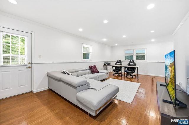 33 Mattocks Place, Closter, NJ 07624