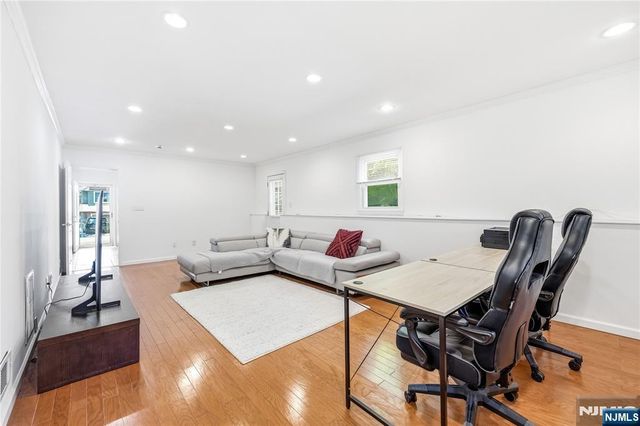 33 Mattocks Place, Closter, NJ 07624