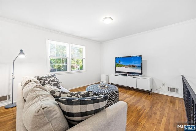 33 Mattocks Place, Closter, NJ 07624