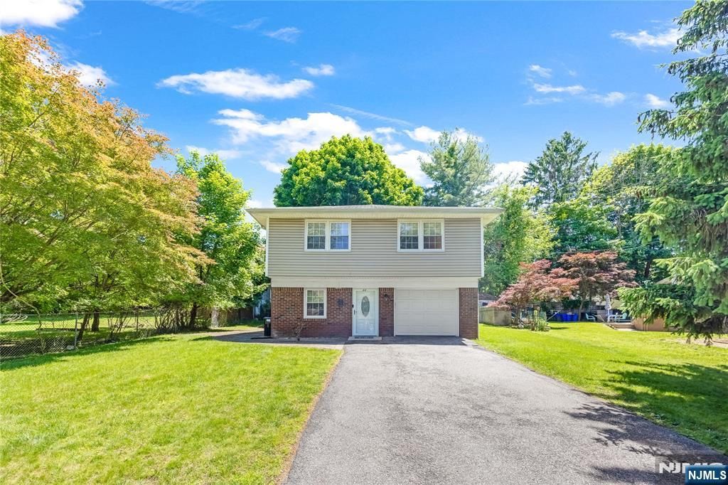 33 Mattocks Place, Closter, NJ 07624