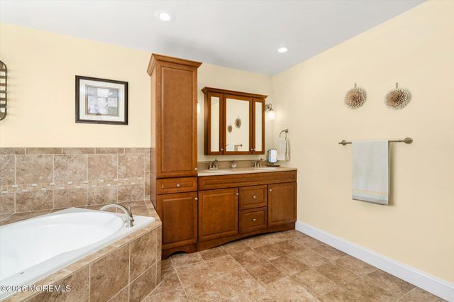 15 Smith Drive, Allentown, NJ 08501