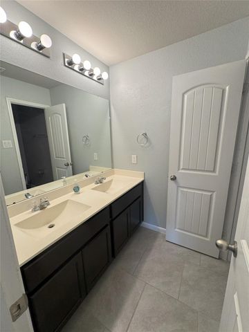 8310 Oakleaf Meadow Court, Rosharon, TX 77583