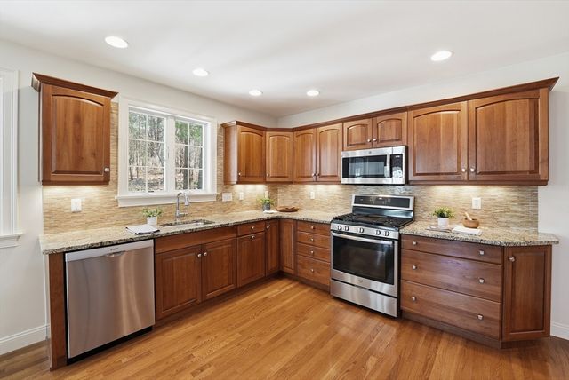 11 Longmeadow Way, Acton, MA 01720