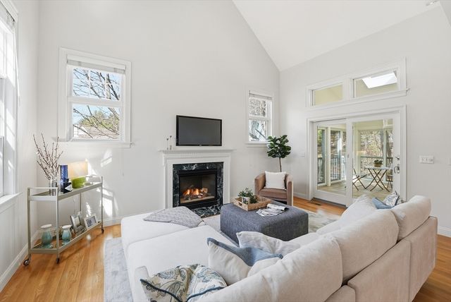 11 Longmeadow Way, Acton, MA 01720