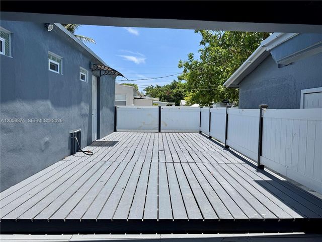 2130 Plunkett Ct, Hollywood, FL 33020
