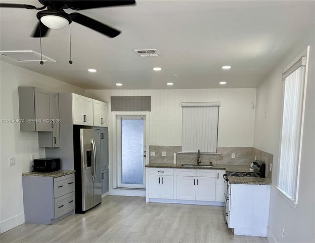 2130 Plunkett Ct, Hollywood, FL 33020