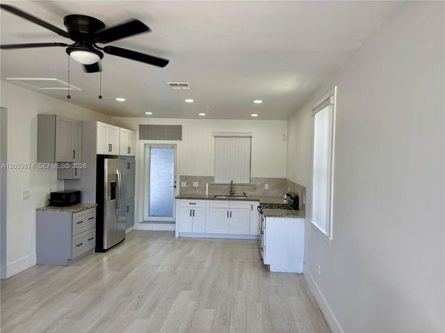 2130 Plunkett Ct, Hollywood, FL 33020