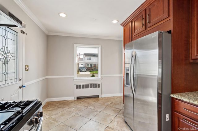 227 Columbus Parkway, Mineola, NY 11501