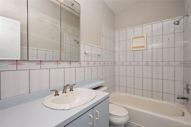 227 Columbus Parkway, Mineola, NY 11501