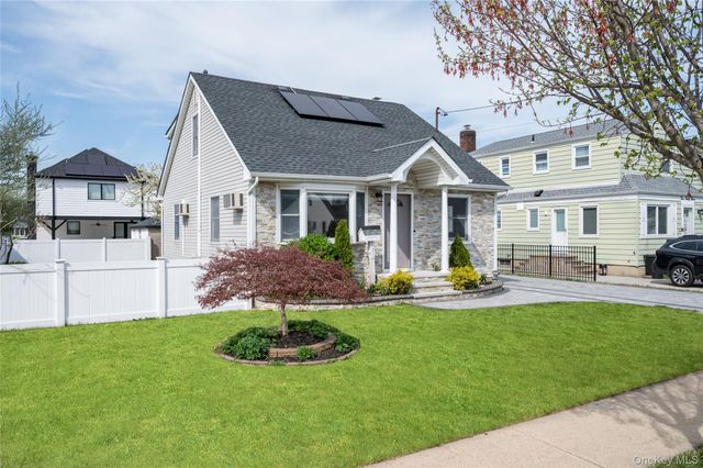 227 Columbus Parkway, Mineola, NY 11501