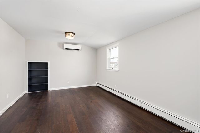 227 Columbus Parkway, Mineola, NY 11501