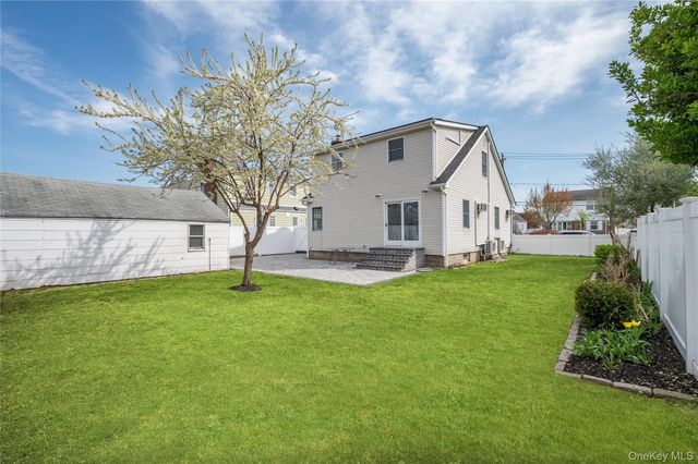 227 Columbus Parkway, Mineola, NY 11501