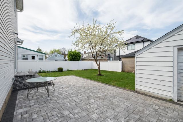227 Columbus Parkway, Mineola, NY 11501