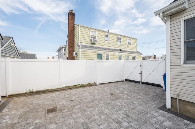 227 Columbus Parkway, Mineola, NY 11501