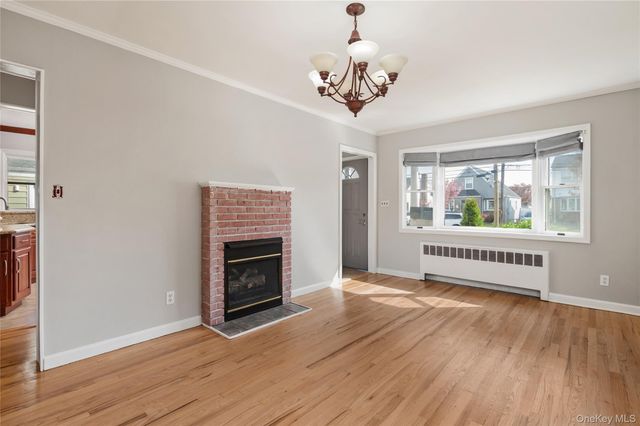 227 Columbus Parkway, Mineola, NY 11501