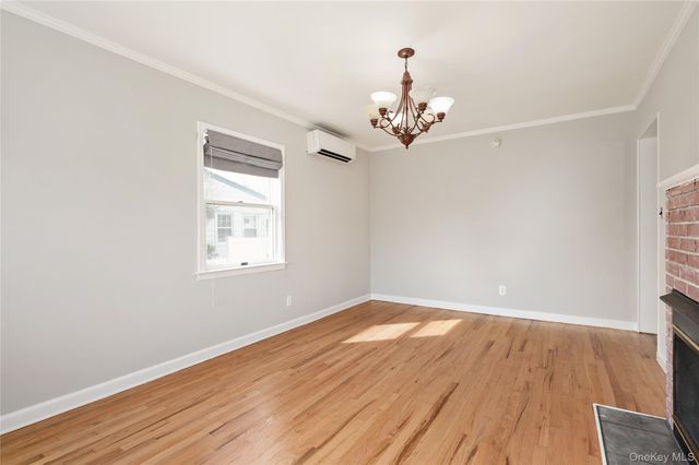 227 Columbus Parkway, Mineola, NY 11501