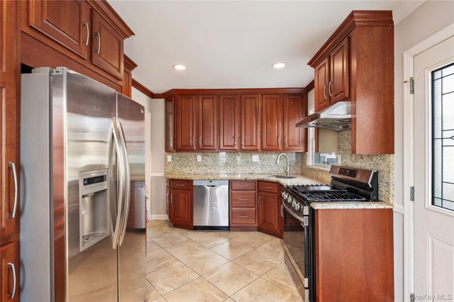 227 Columbus Parkway, Mineola, NY 11501