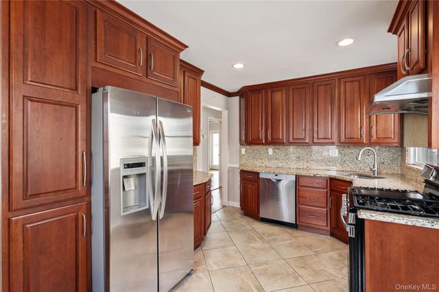 227 Columbus Parkway, Mineola, NY 11501