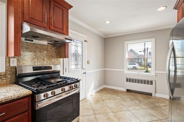 227 Columbus Parkway, Mineola, NY 11501