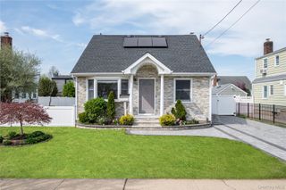 227 Columbus Parkway, Mineola, NY 11501