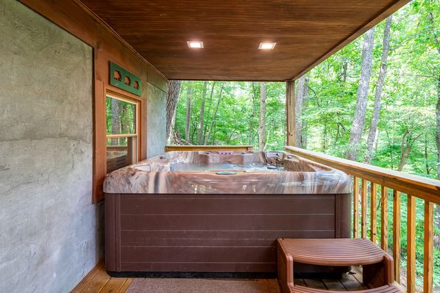 131 Hickory Trace, Ellijay, GA 30536