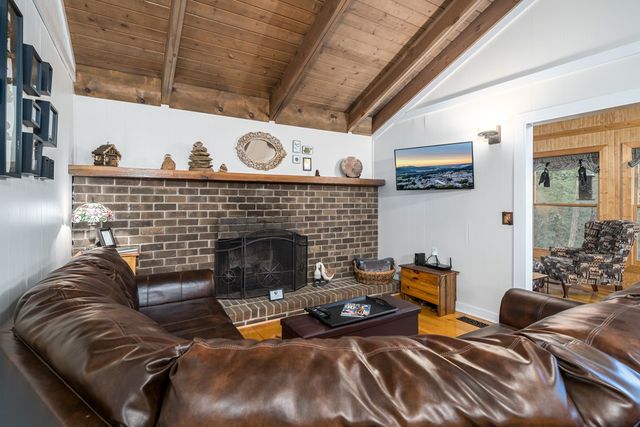 131 Hickory Trace, Ellijay, GA 30536